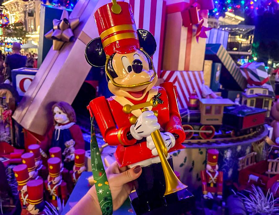MICKEY MOUSE NUTCRACKER BUCKET