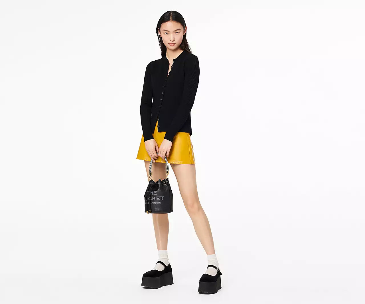 THE LEATHER BUCKET BAG- Black