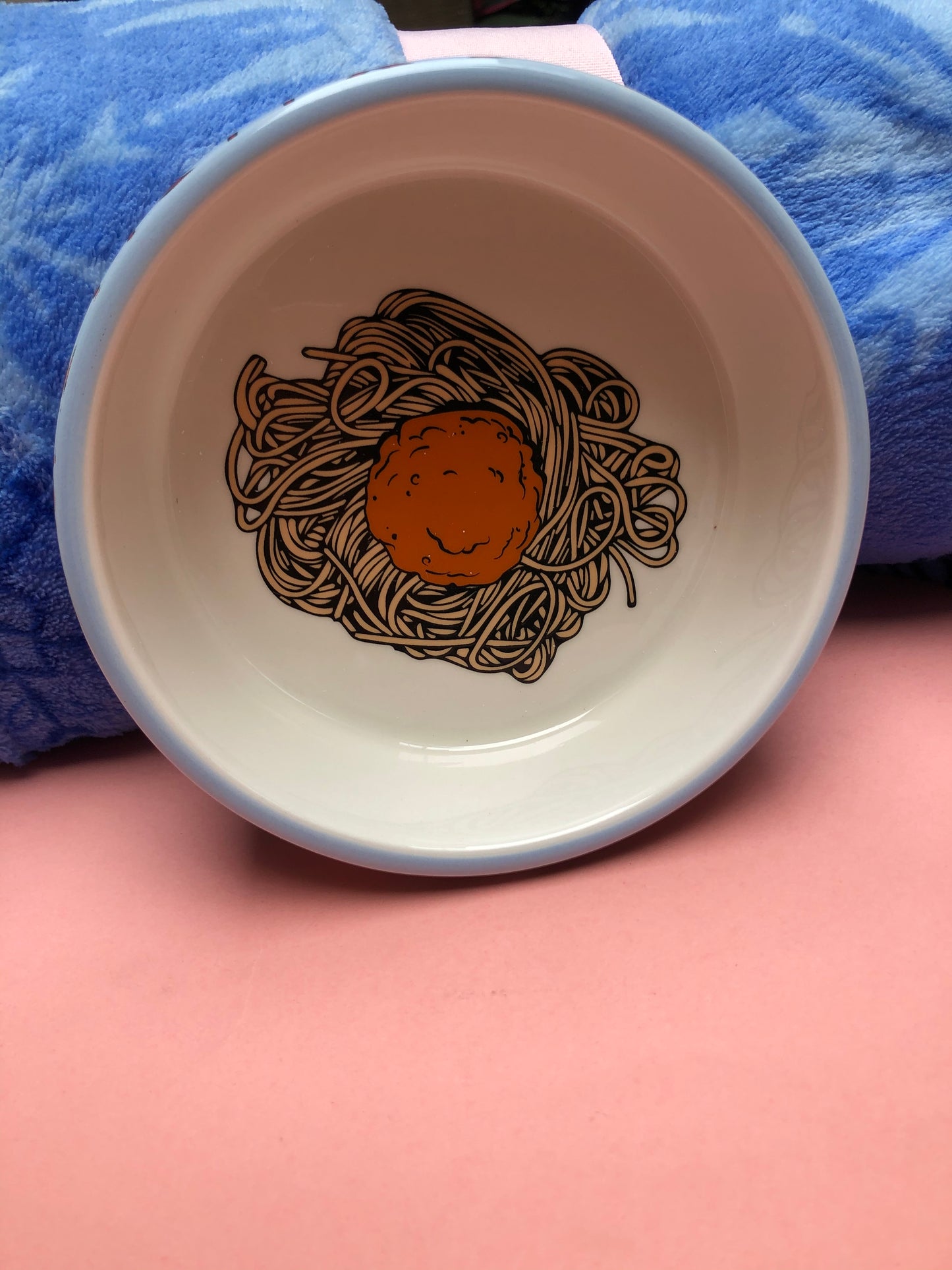 Lady tramp pet bowl