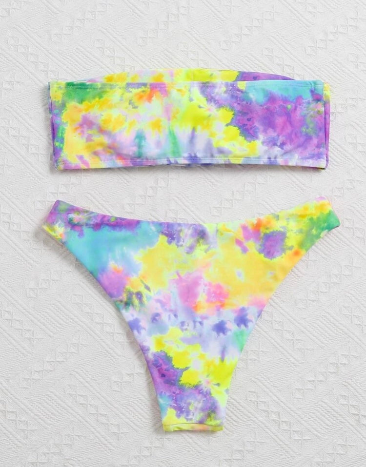 Bikini conjunto con top rectangular tie dye amarillo
