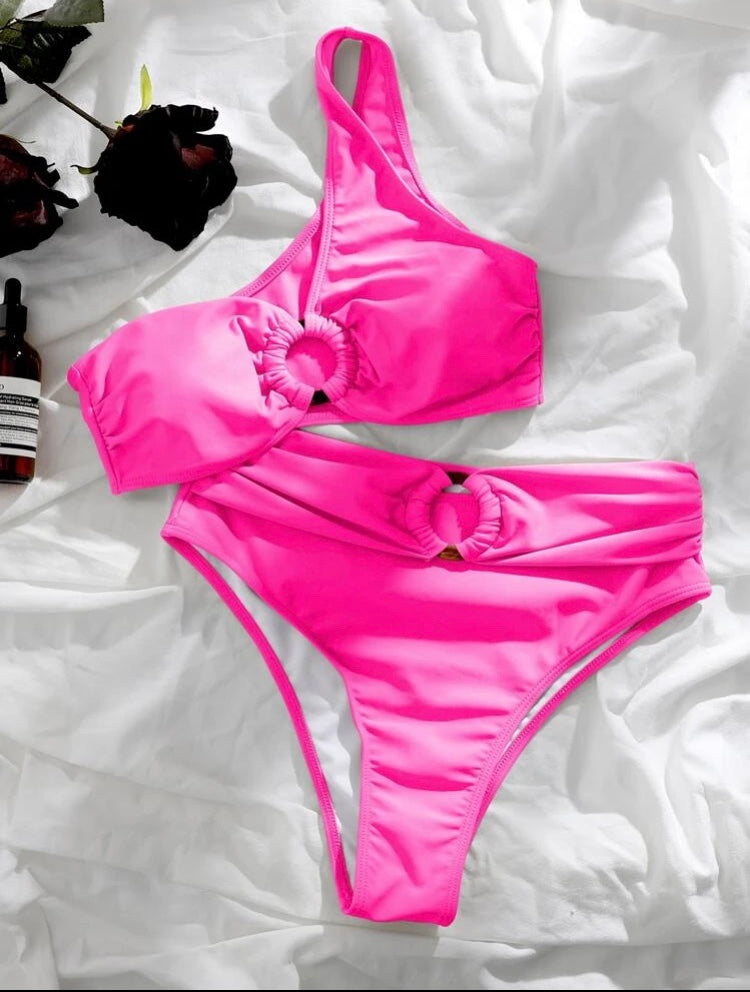 Bikini con anillo color rosa neón