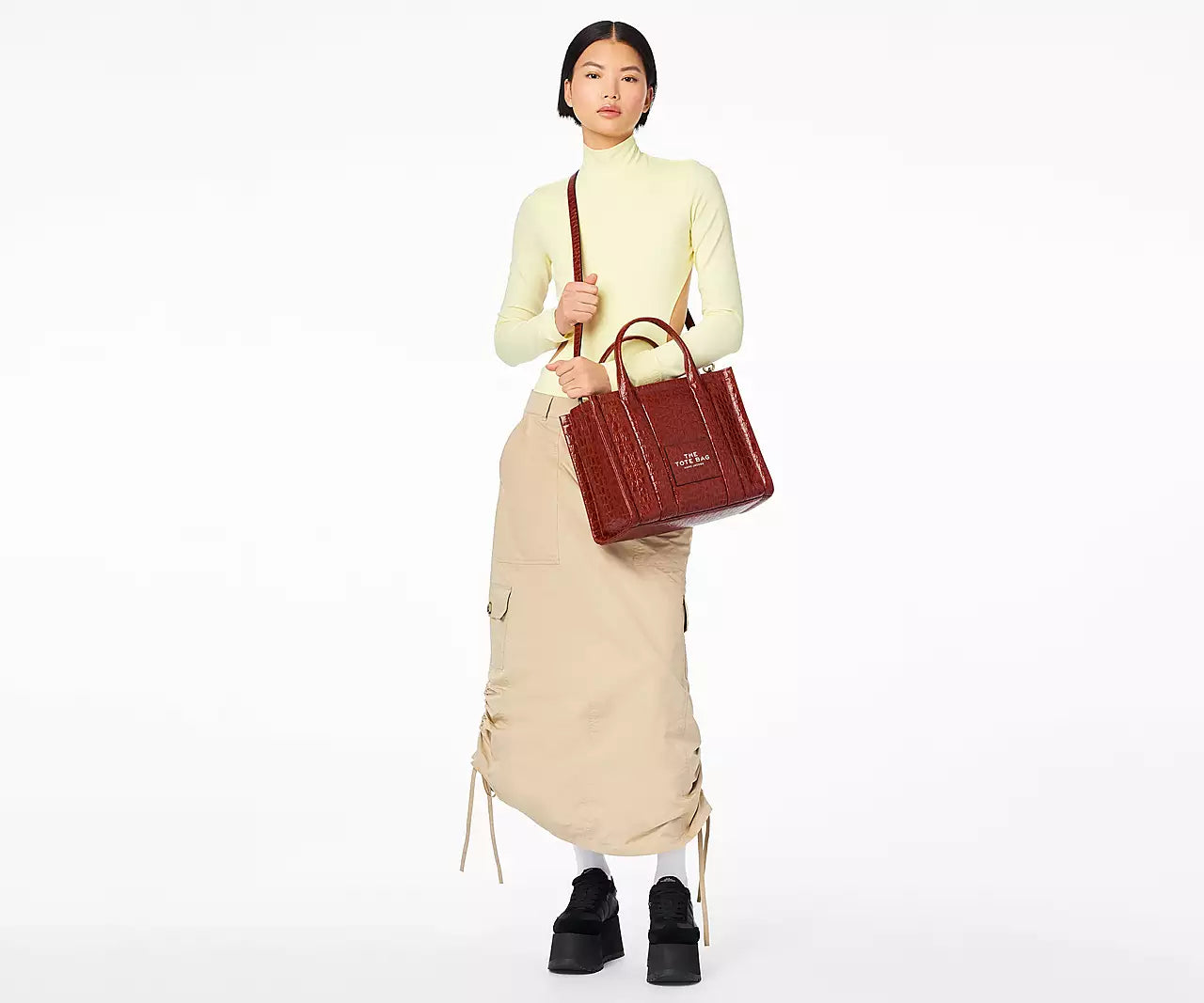 THE CROC-EMBOSSED MEDIUM TOTE BAG- Spice Brown