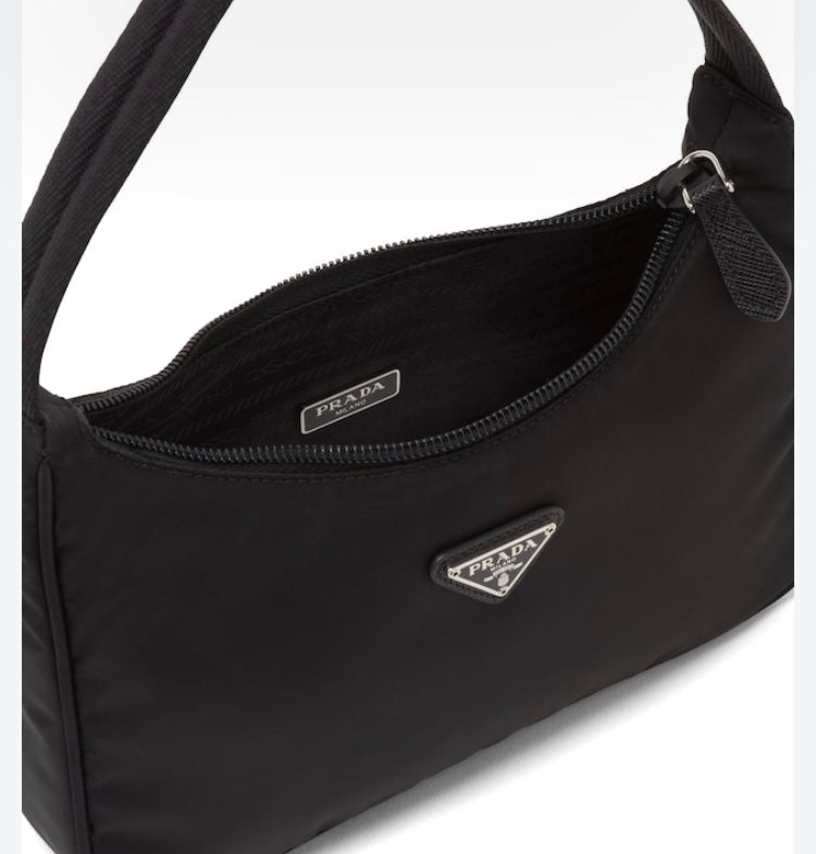 Prada Re Edition Negra 2000