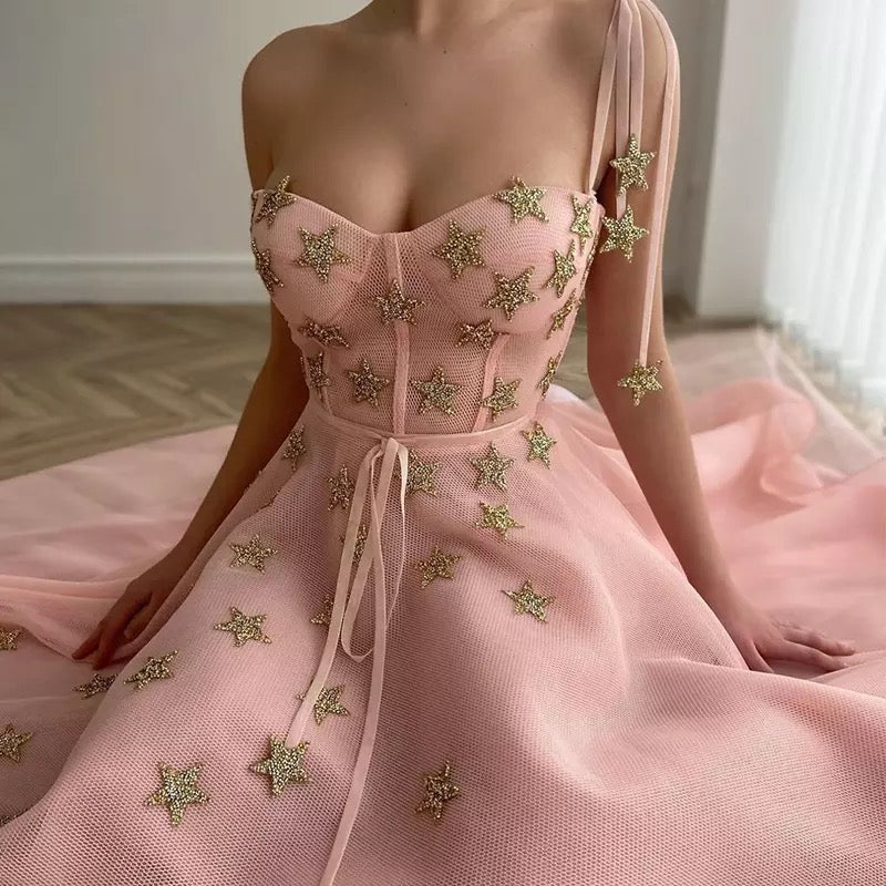 Maxi Vestido~ Tirante en un Hombro con Estrellas Rosa