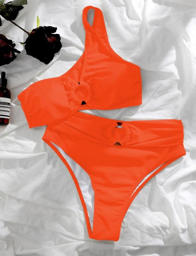 Bikini con anillo color naranja neón