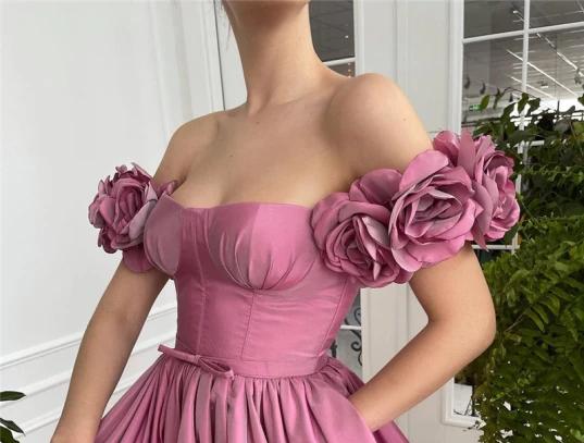 Maxi Vestido~ Con Abertura Flores 3D en Hombros Rosa