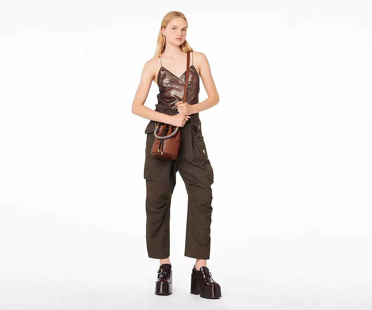 THE LEATHER BUCKET BAG- Argan