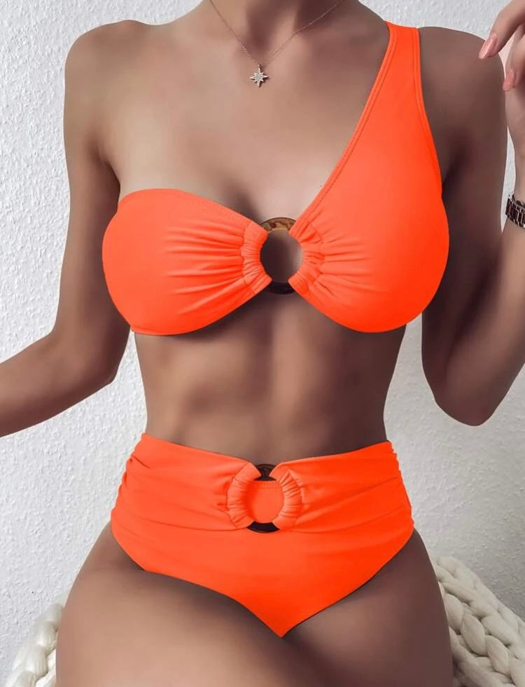Bikini con anillo color naranja neón