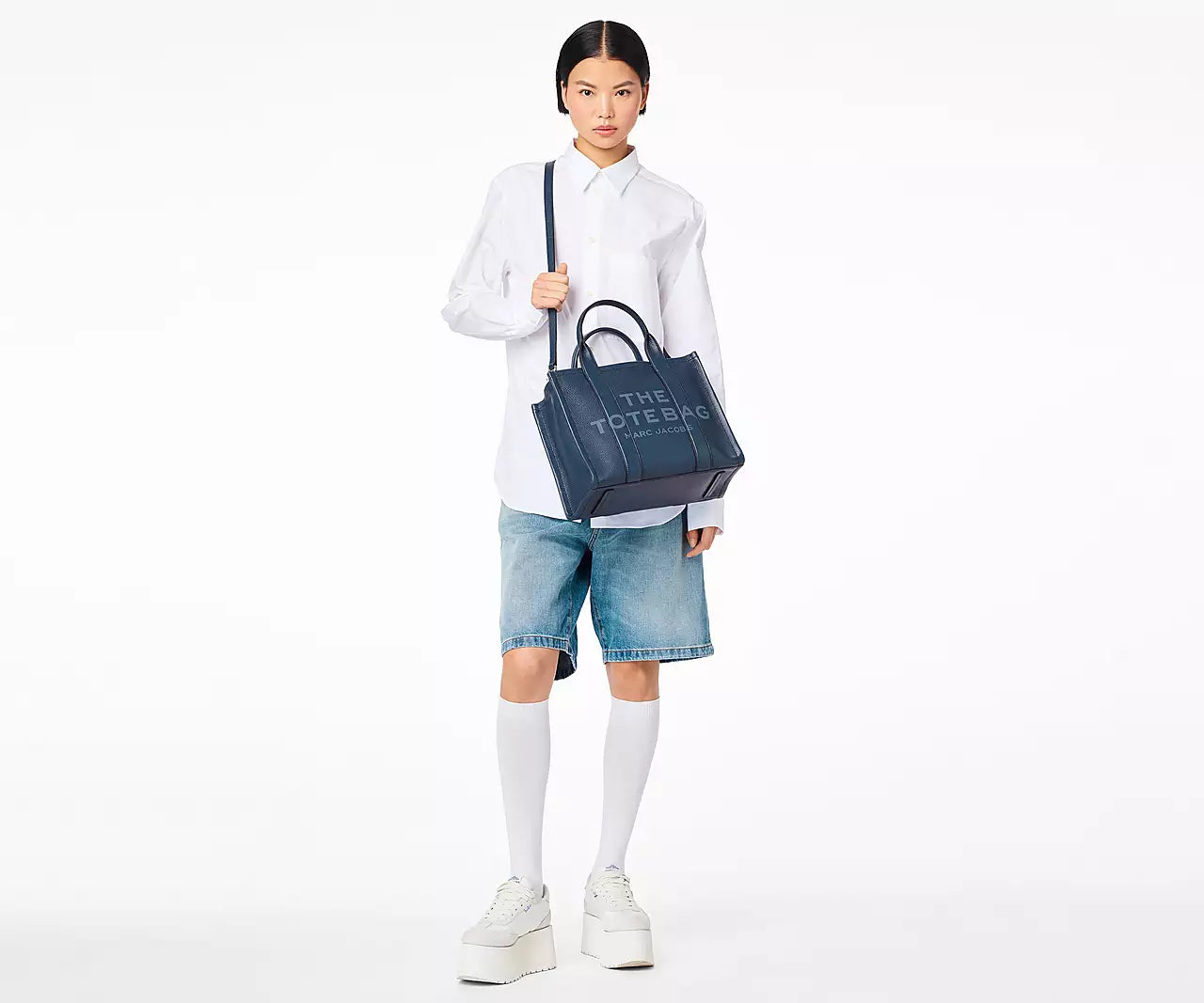THE LEATHER MEDIUM TOTE BAG- Blue