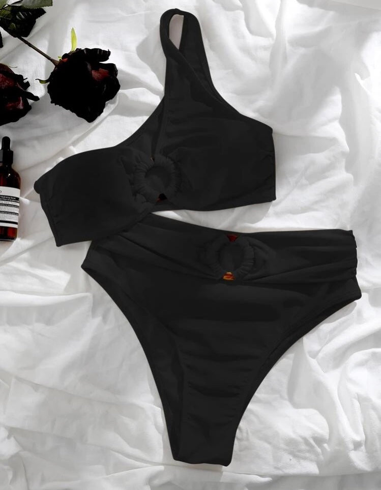 Bikini con anillo color negro