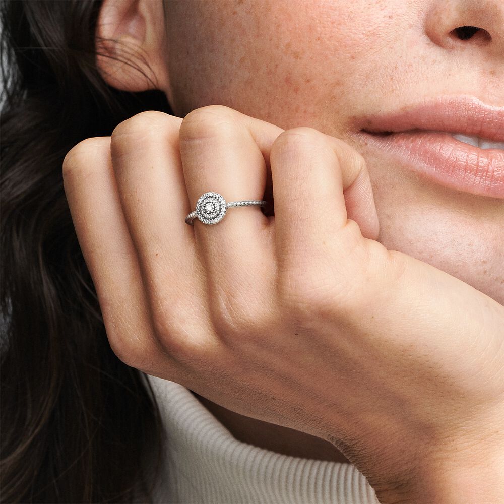 Elegant Sparkle Ring Silver