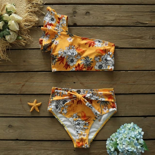 Traje de Baño~ Bikini un Hombro Moño Flores Blancas