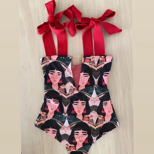 Traje de Baño~ Monokini Escote en "V" Estampado Rojo