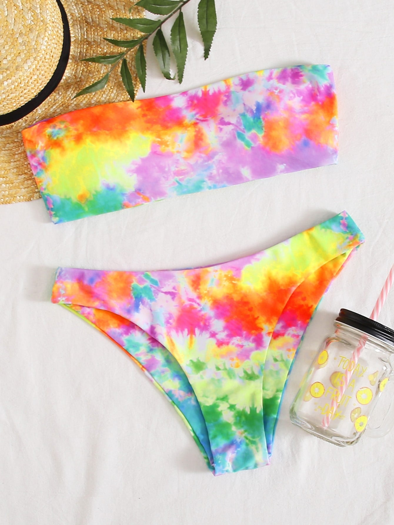 Bikini conjunto con top rectangular tie dye naranja