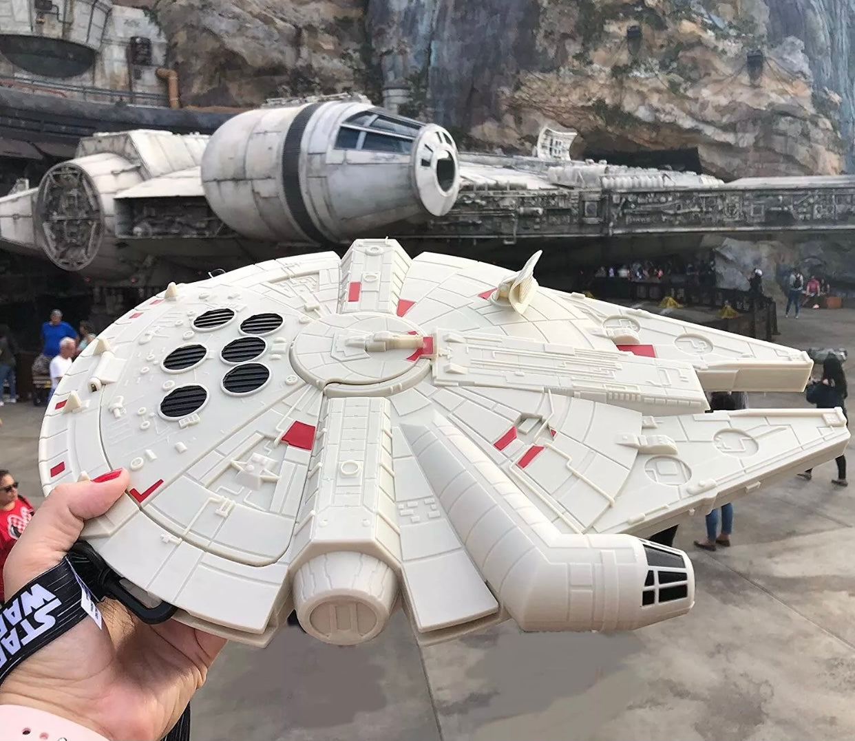 Disney Tokyo Resorts Palomera Star Wars Falcon Con Luz