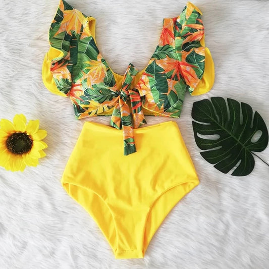 Traje de baño amarillo con hojas